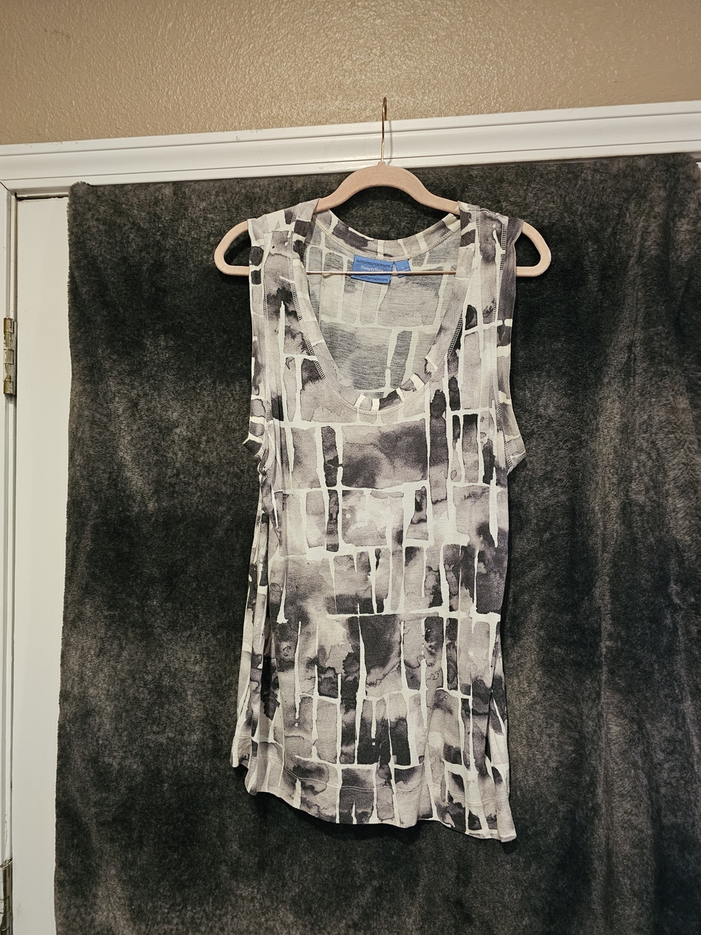 Simply Vera Vera Wang Black & White Abstract Tank
